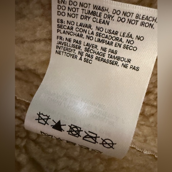 New-Reformation
Veda Luca Suede shearing coat
Parmesan Suede - Picture 14 of 16